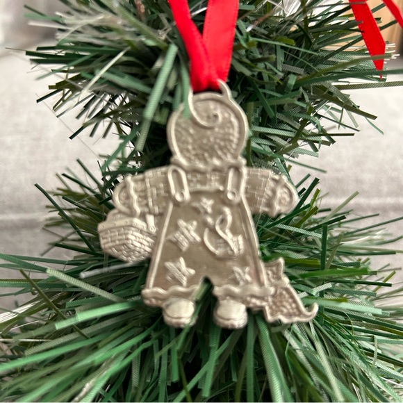 Longaberger pewter gingerbread boy. Roger. VG vintage condition. Approx 2" - Picture 2 of 4